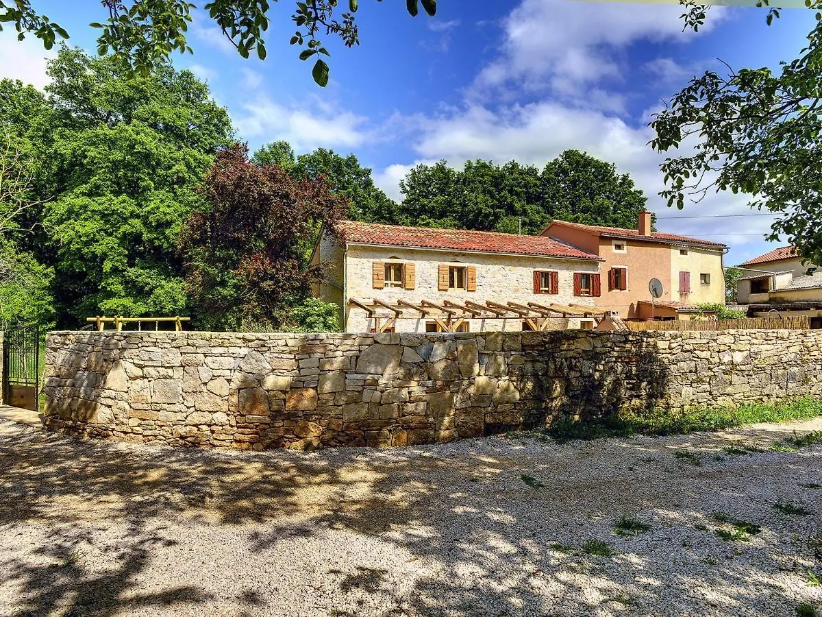 Villa With Private Pool In Central Istria Batlug Semesterbostad