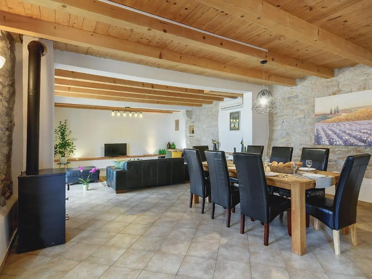 Villa With Private Pool In Central Istria Batlug