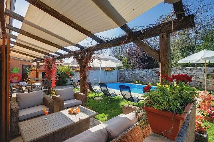 Semesterbostad Villa With Private Pool In Central Istria Batlug