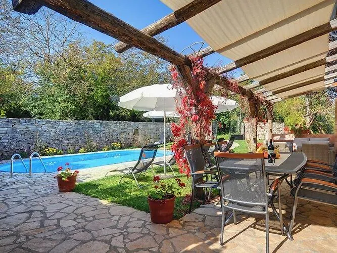 Villa With Private Pool In Central Istria Batlug Semesterbostad
