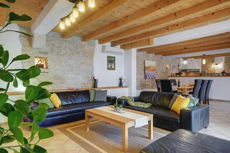 Semesterbostad Villa With Private Pool In Central Istria Batlug