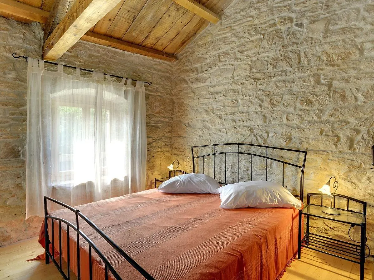 Holiday home Villa With Private Pool In Central Istria Batlug