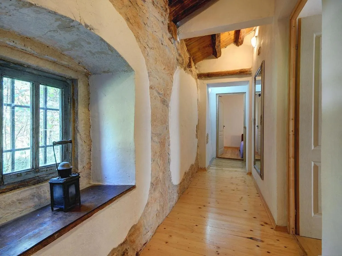 Holiday home Villa With Private Pool In Central Istria Batlug