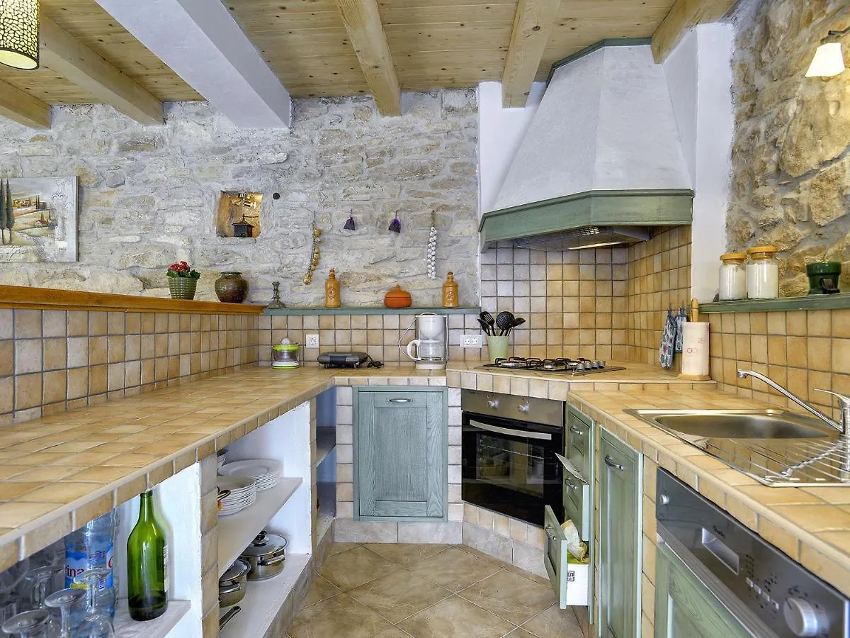 Villa With Private Pool In Central Istria Batlug