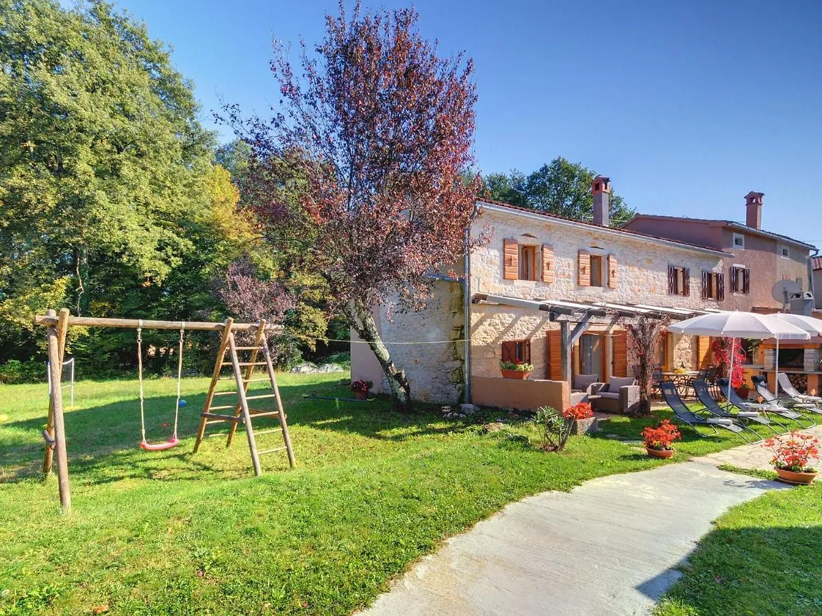 Villa With Private Pool In Central Istria Batlug