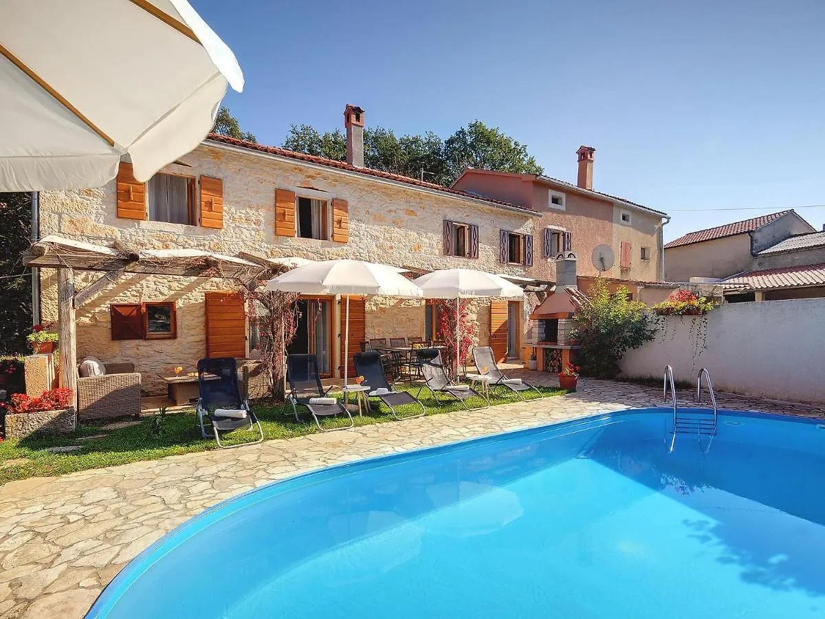 Villa With Private Pool In Central Istria Batlug