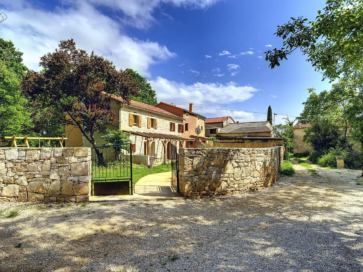 Holiday home Villa With Private Pool In Central Istria Batlug