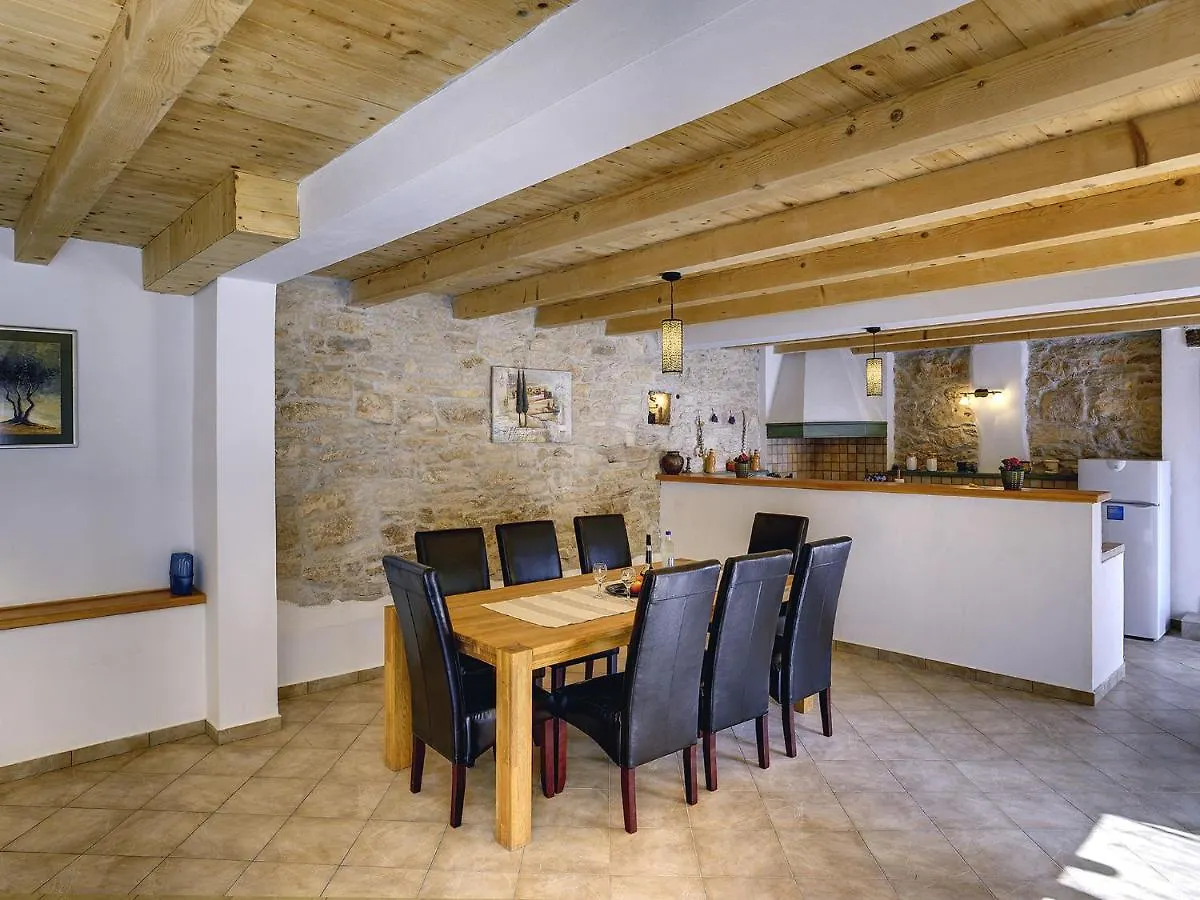 Villa With Private Pool In Central Istria Batlug