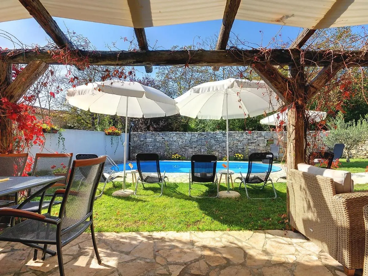 Holiday home Villa With Private Pool In Central Istria Batlug