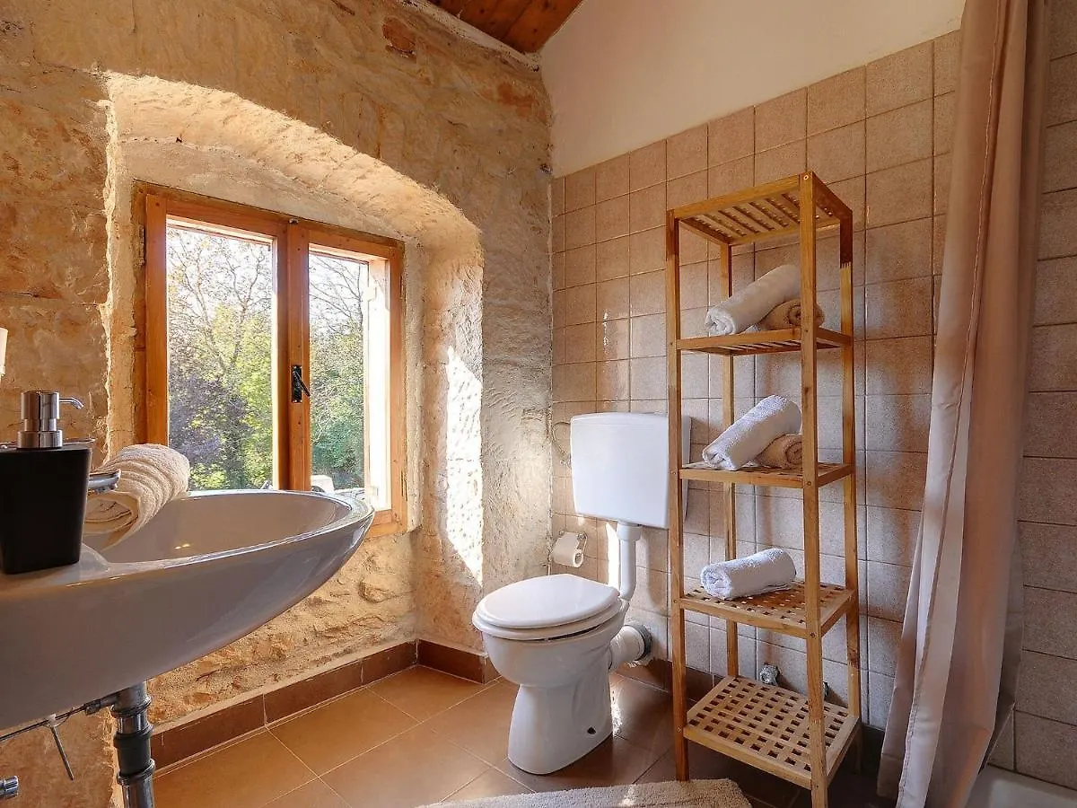 Villa With Private Pool In Central Istria Batlug