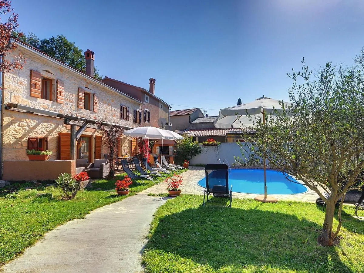 Villa With Private Pool In Central Istria Batlug