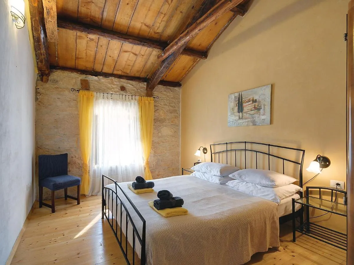 Holiday home Villa With Private Pool In Central Istria Batlug